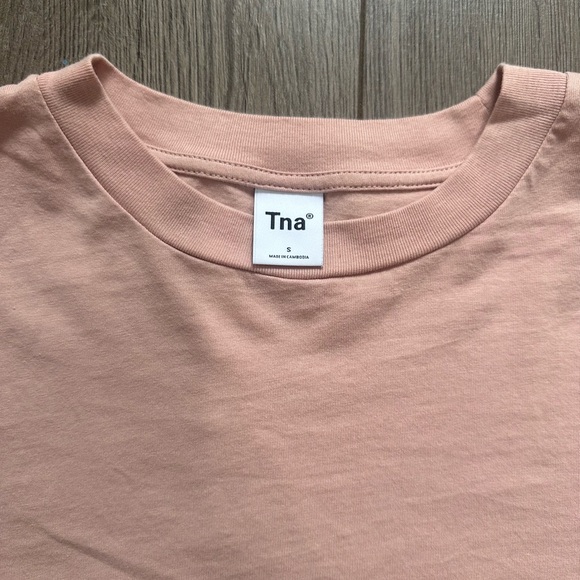 TNA Aritzia Cropped Cut-off Long Sleeve Shirt. - Picture 3 of 3